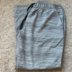 Lululemon on the fly pant-size 6